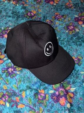 Women’s Smiley Face Black Baseball Cap